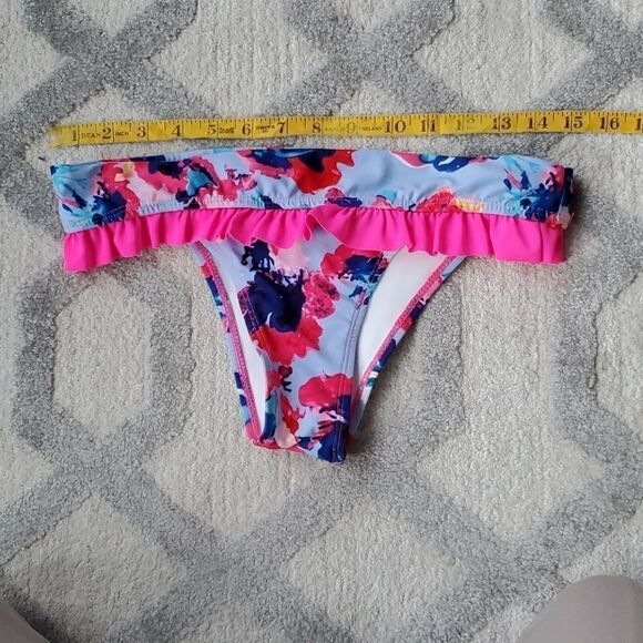 2 Adorable Bikinis - Picture 3 of 14